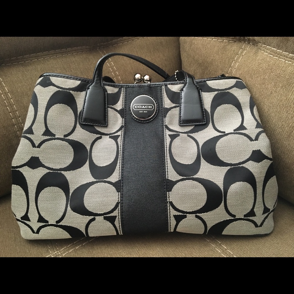 Large coach handbag
